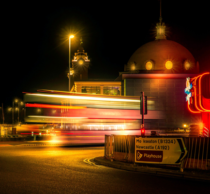 爱上海：Midnight Bus： Wandering Between Cities